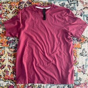 Lululemon Zeroed in short sleeve t-shirt. like new. size small. color - Mauve